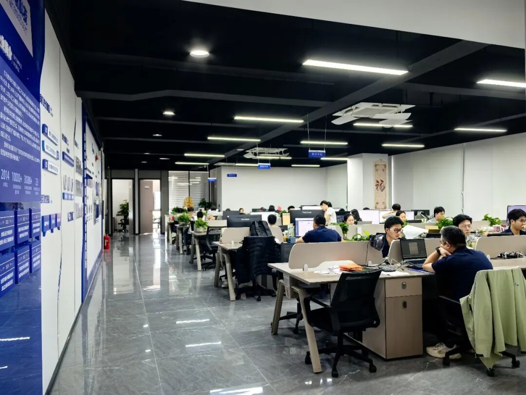 金蝶铂金合作伙伴 · 湖北 AI 场景企业落地交付专家——武汉速软科技有限公司